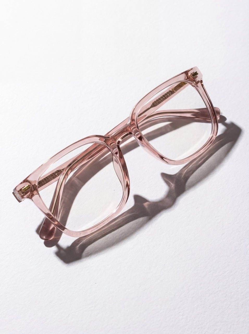 Einstärkenbrille mit transparenter Fassung in modernem Design