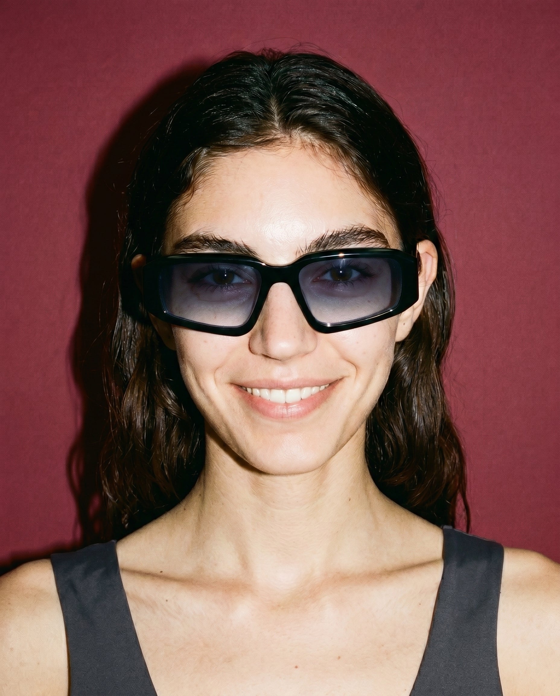 Bregenz Sonnenbrille in Midnight Black am Modell 2