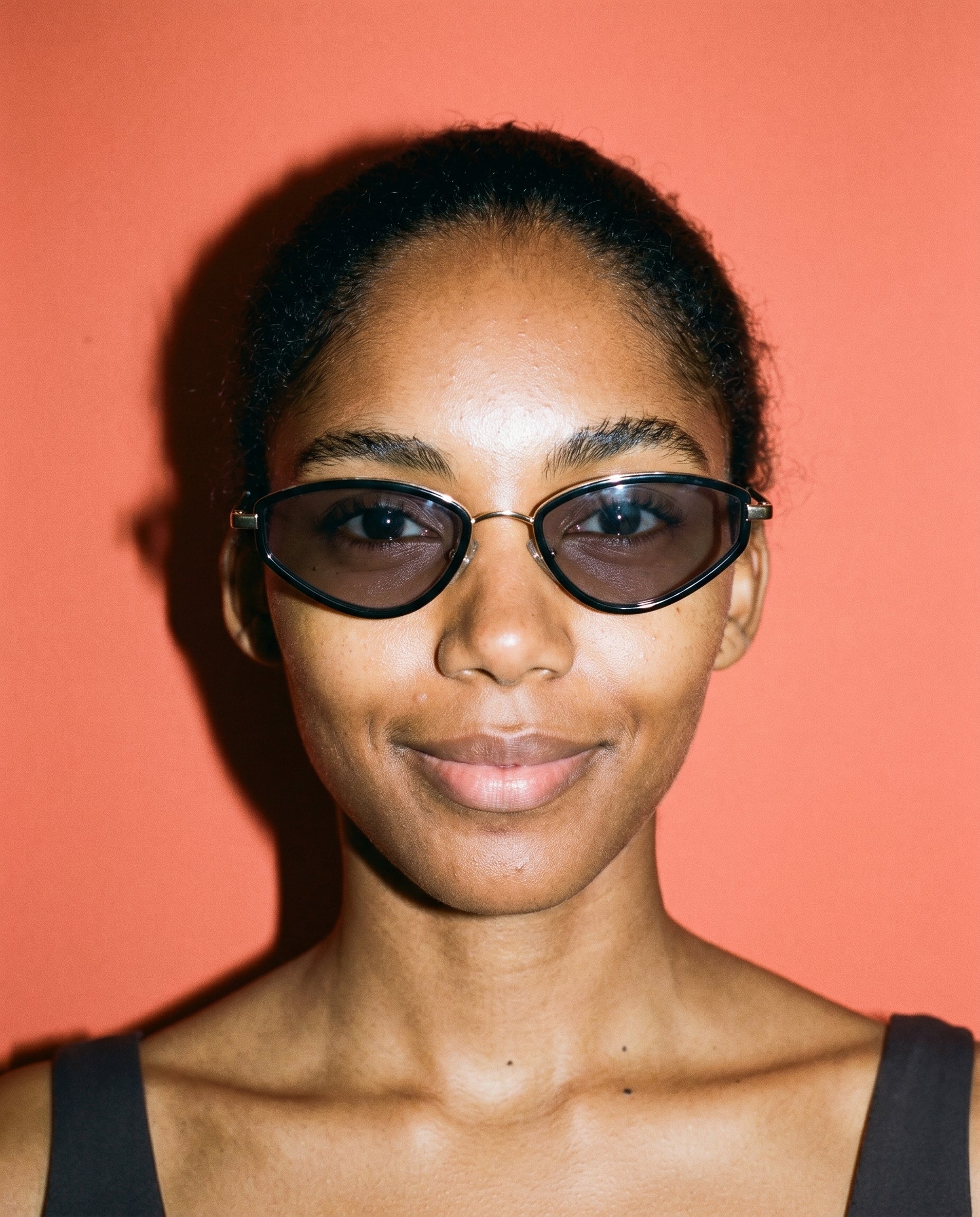 Eindhoven Sonnenbrille in Midnight Black am Modell 2