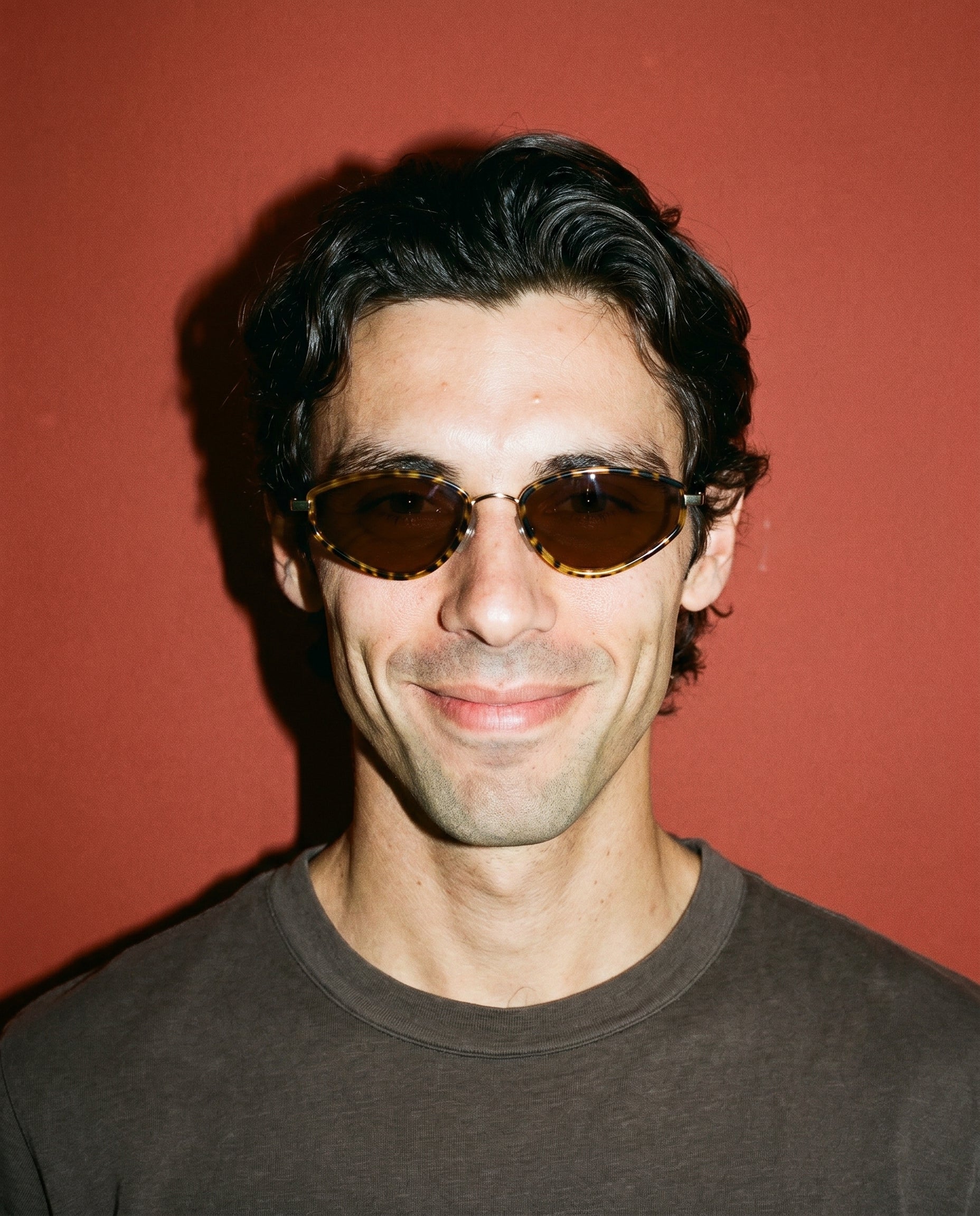 Eindhoven Sonnenbrille in Bronze Havana am Modell 4