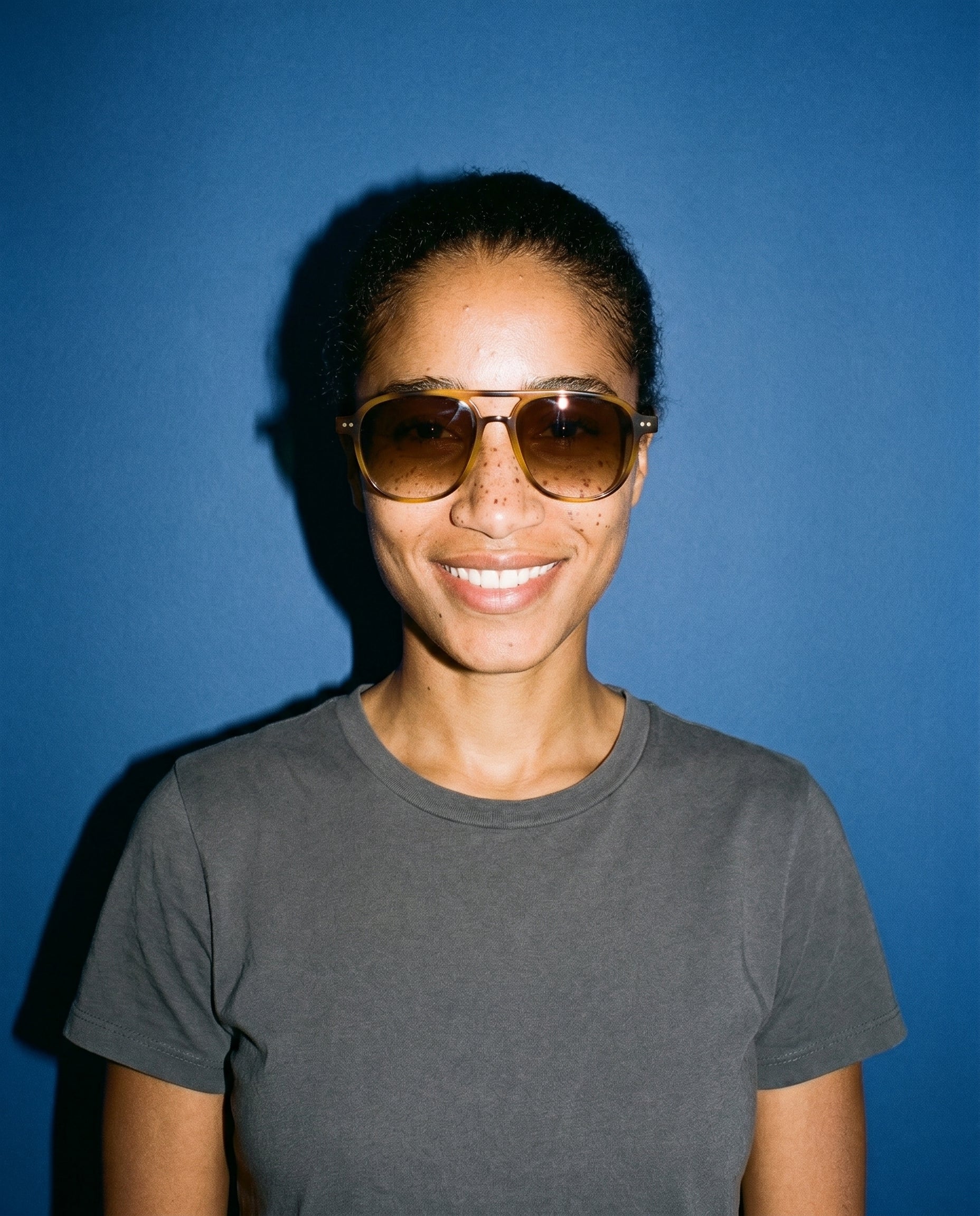 Faro Sonnenbrille in Havana Tea am Modell 3