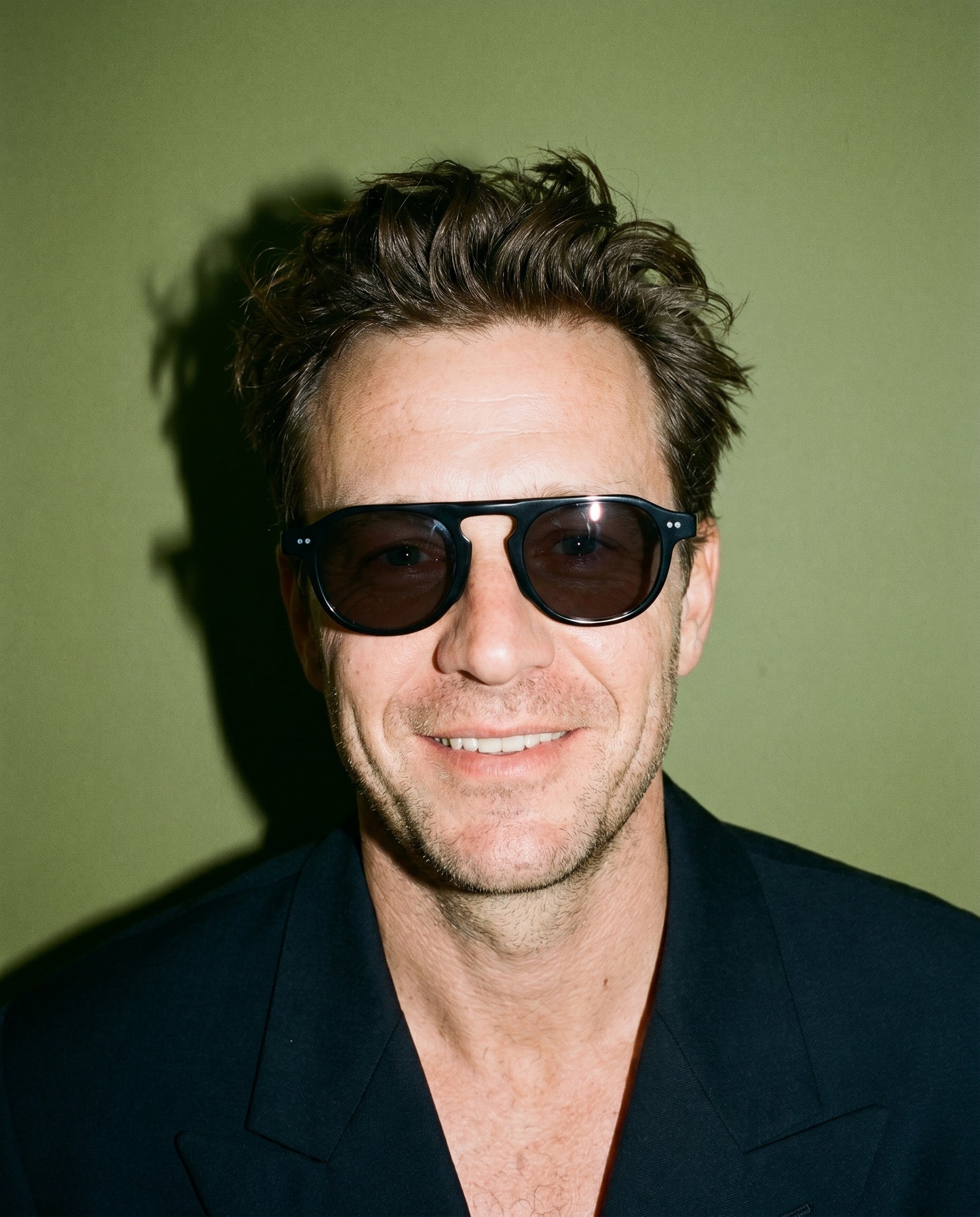 Nantes Sonnenbrille in Midnight Black am Modell 2