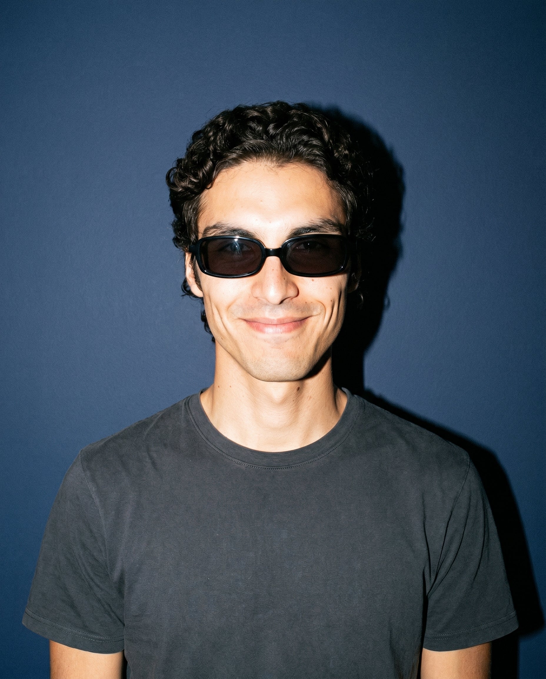 Padua Sonnenbrille in Midnight Black am Modell 2