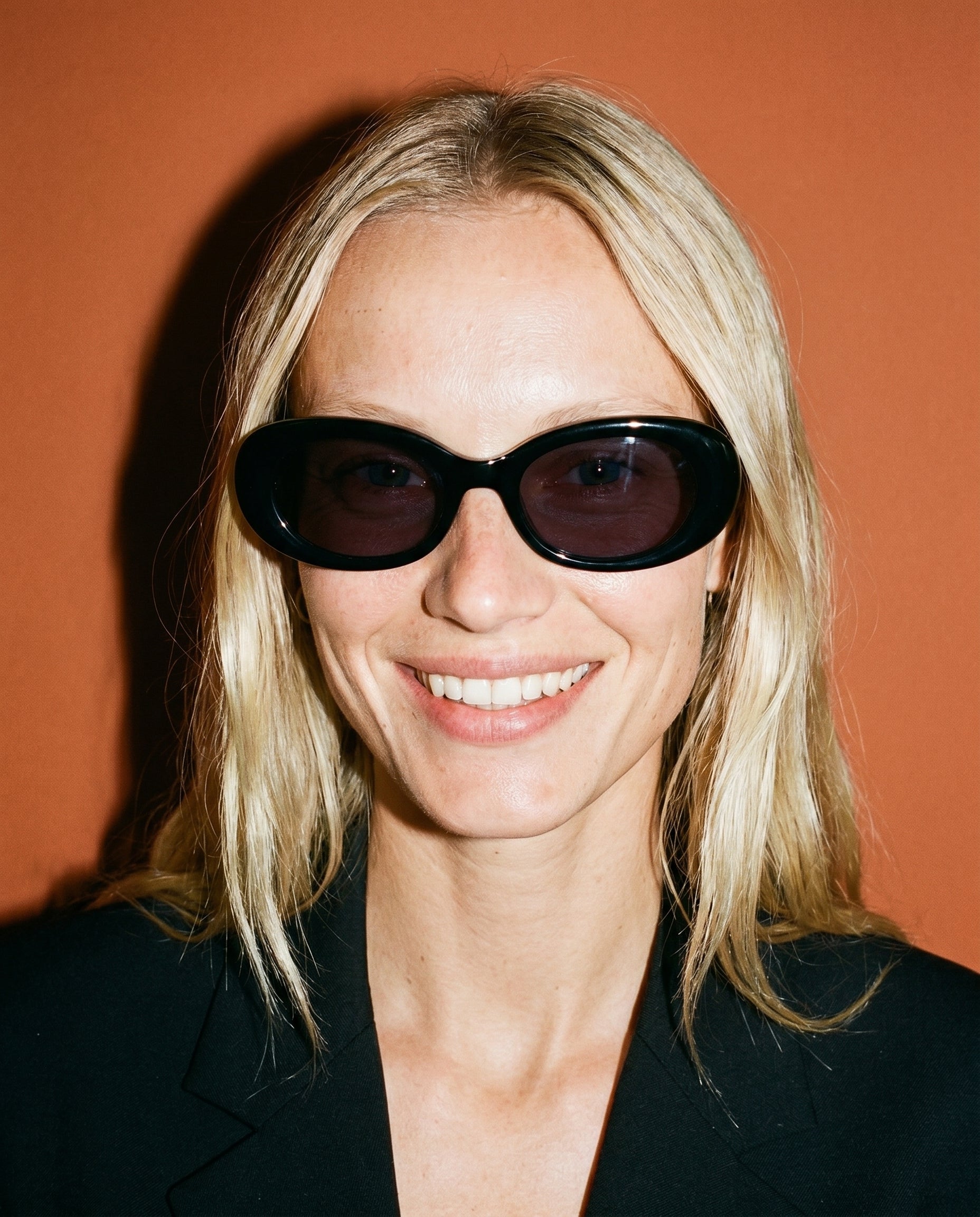 Porto Sonnenbrille in Midnight Black am Modell 1