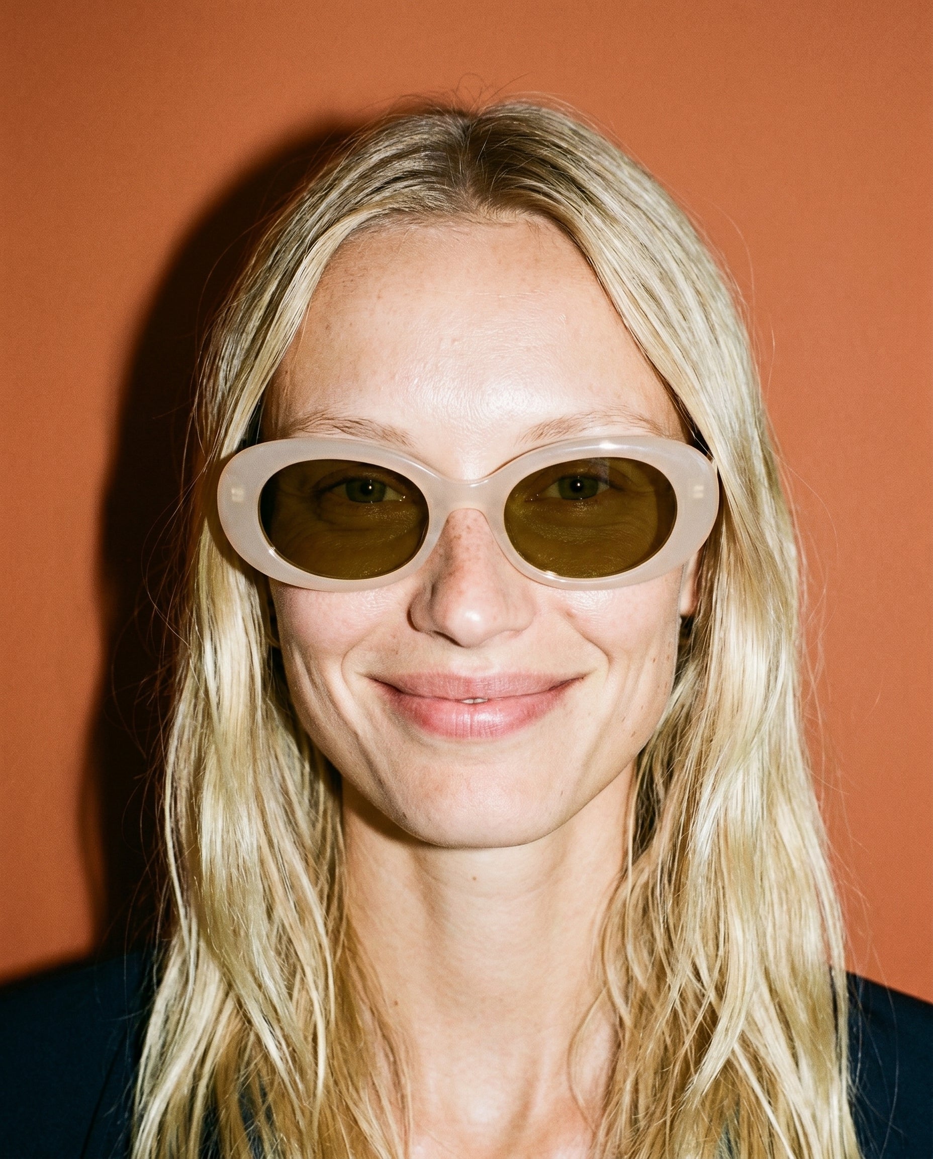 Porto Sonnenbrille in Blush Pink am Modell 3