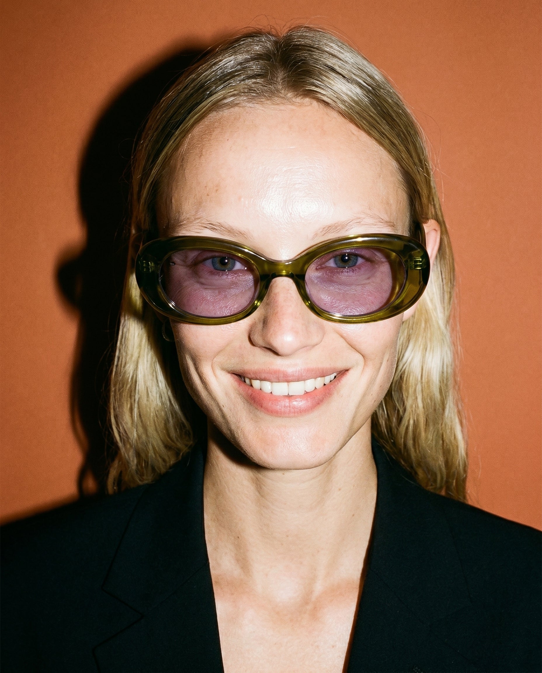 Porto Sonnenbrille in Mint Crystal am Modell 4