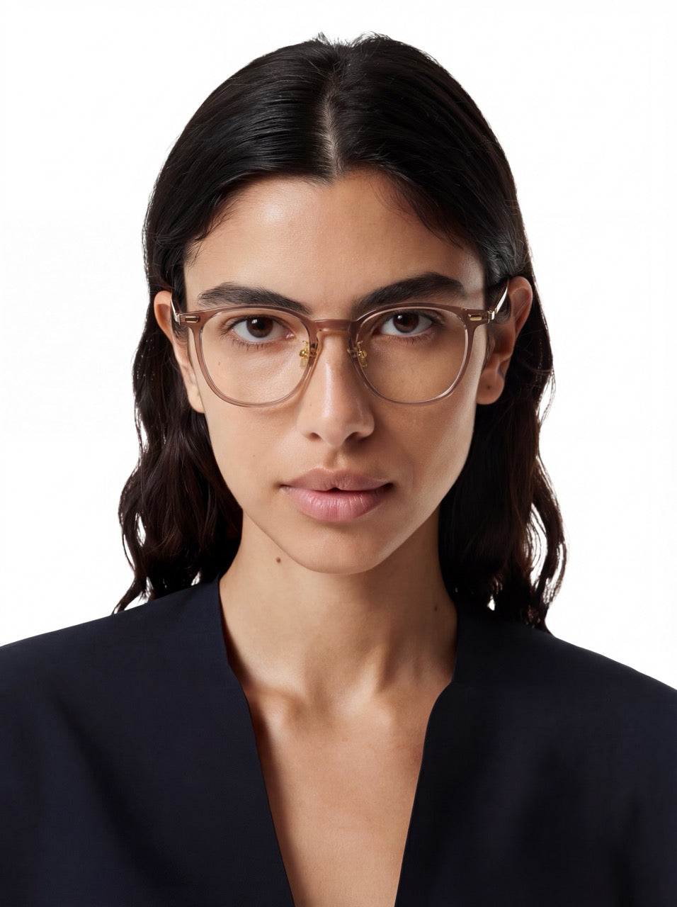 Dame trägt Square Brille Torino aus Titanium und TR90 in Pink, 1
