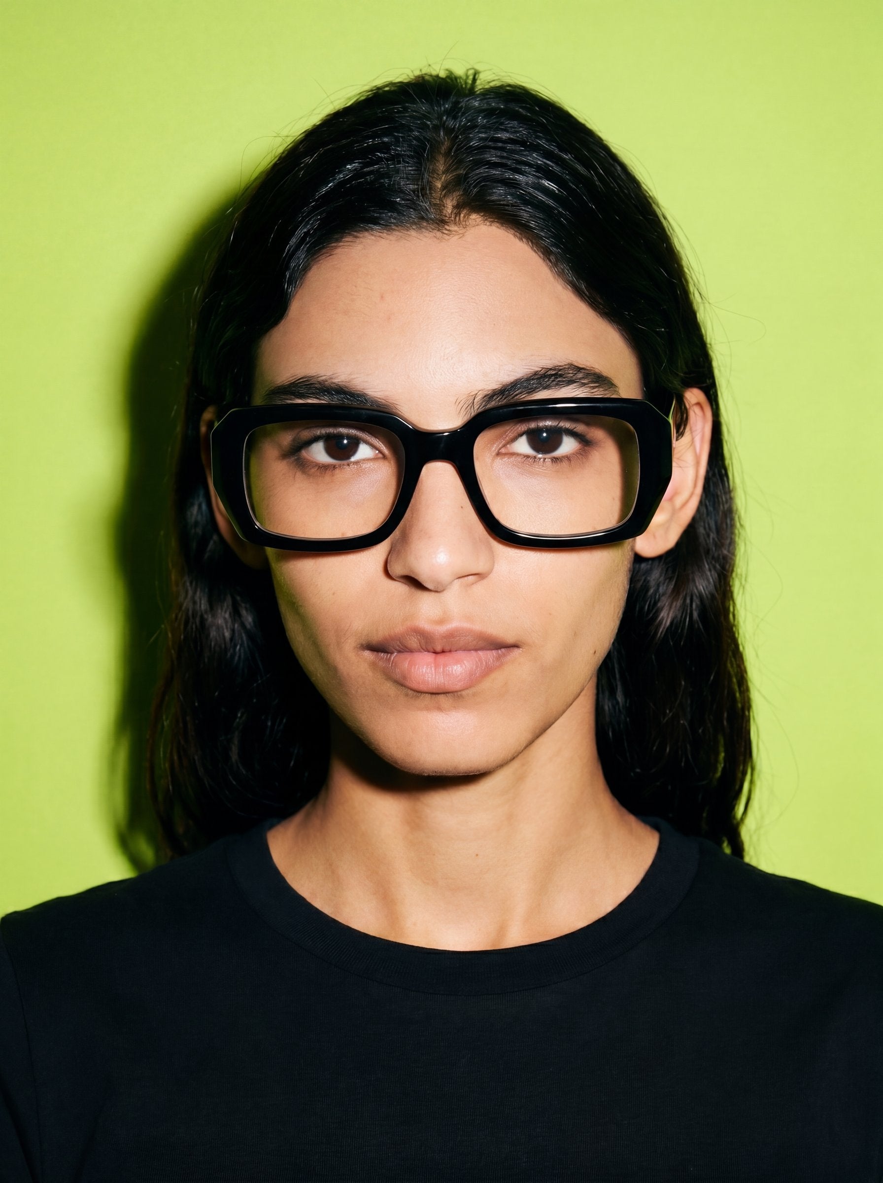 Visiloox Sansibar Einstärkenbrille in Noir – Square Damenbrille aus TR90, getragen vom Model